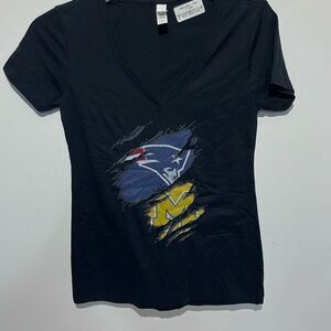 Next Level Women's Black New England Patriots Logo V-Neck T-Shirt Small NWOT